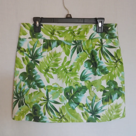 Attyre Women's Skort Tropical Green Leaves ~ Stretch ~ Size 12 - Picture 3 of 9